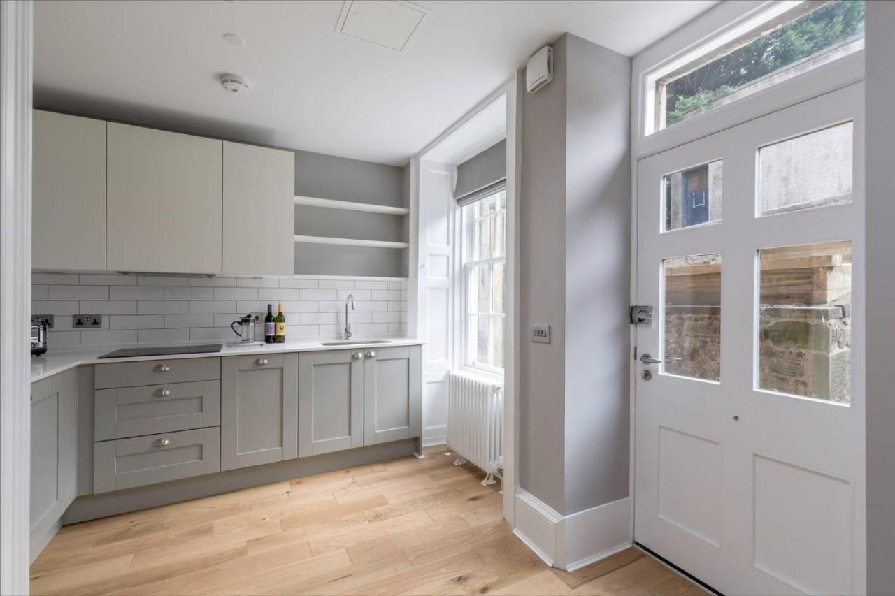 Joivy Luxurious 2Br Home Near Haymarket Station Edinburgh Exterior photo